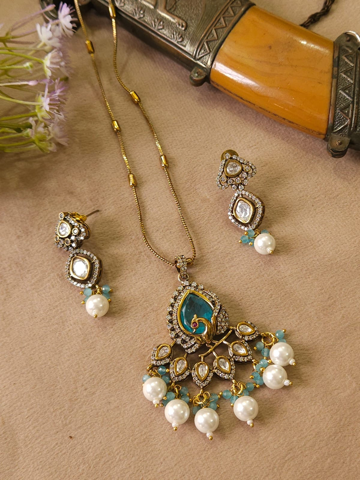 Antique Victorian finish for a luxurious look