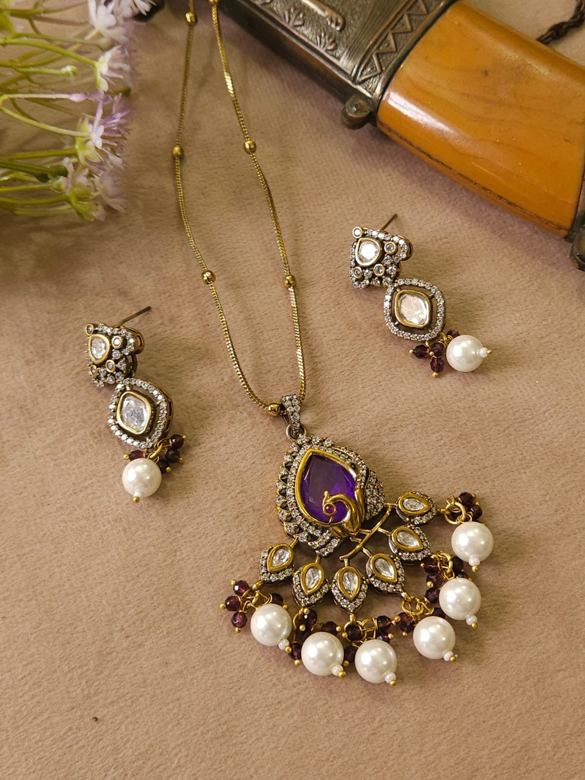 Antique Victorian finish for a luxurious look