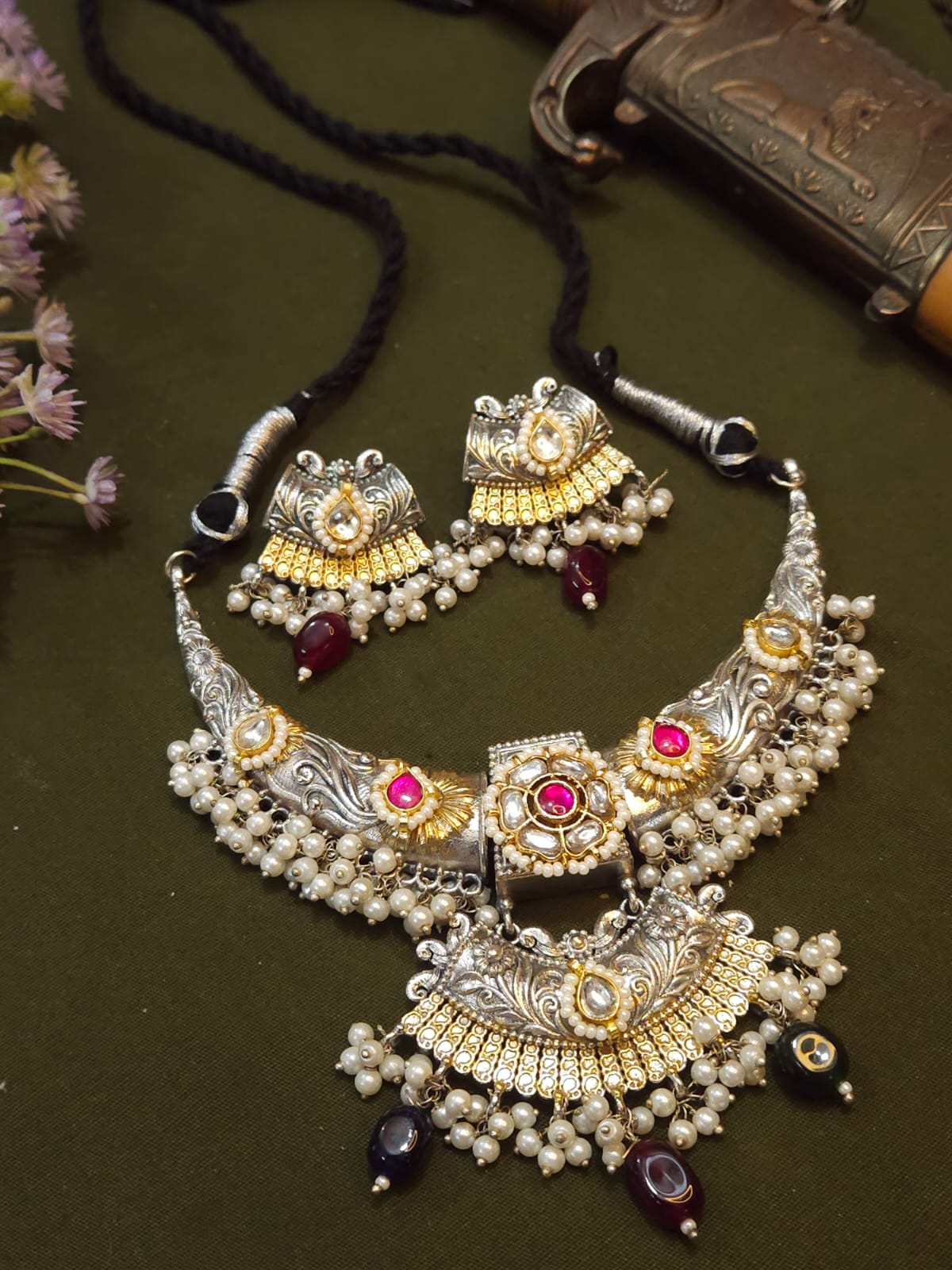 Premium dual tone kundan hasli neckless