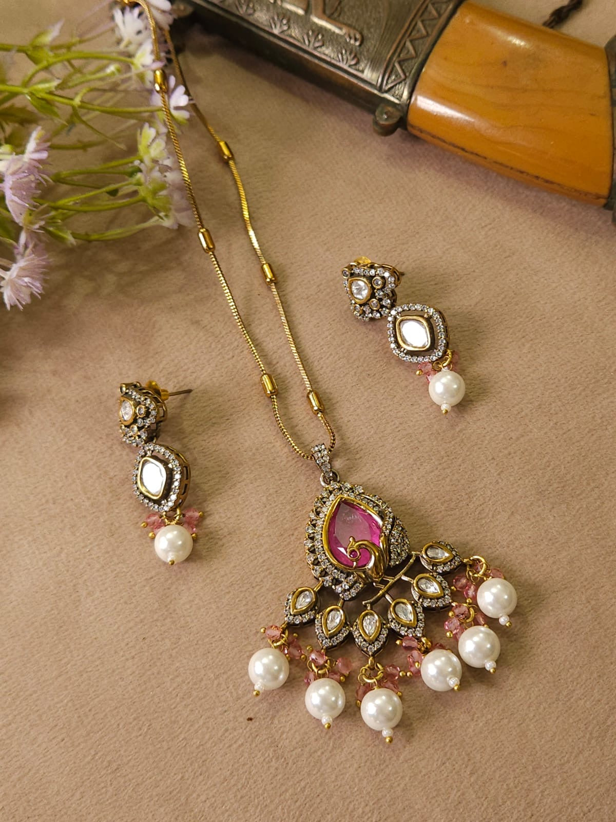 Antique Victorian finish for a luxurious look