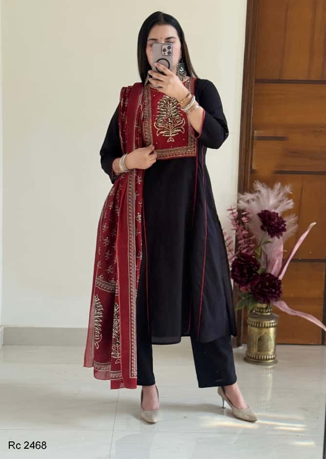 RC Kurtis Exclusive 2468 – Festive Cotton Kurta Set with Handwork & Crochet Detailing