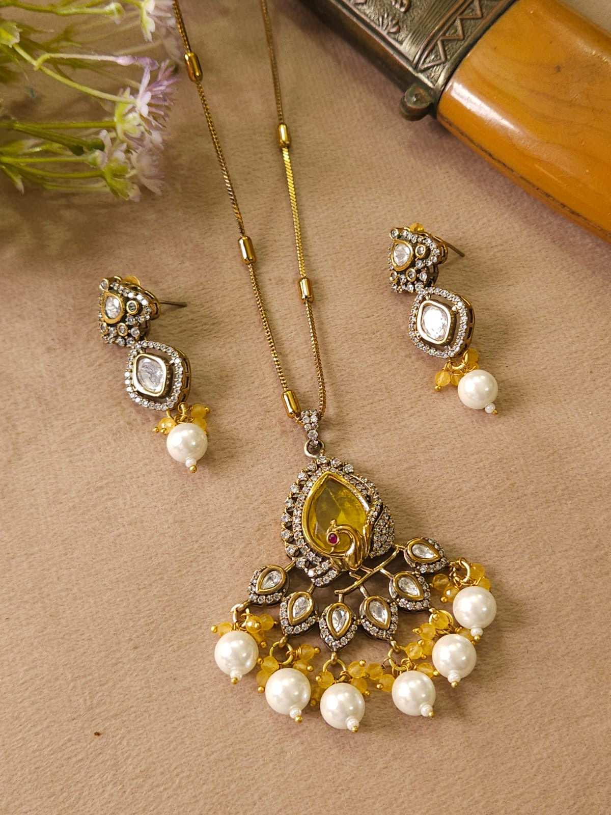 Antique Victorian finish for a luxurious look