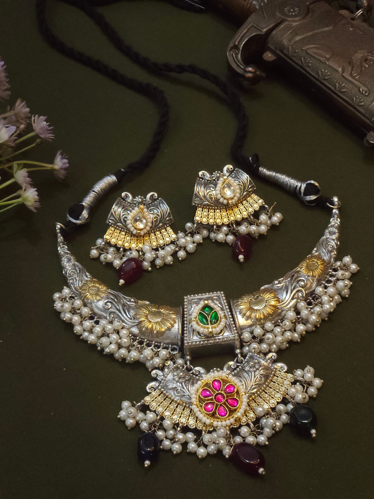 Premium dual tone kundan hasli neckless